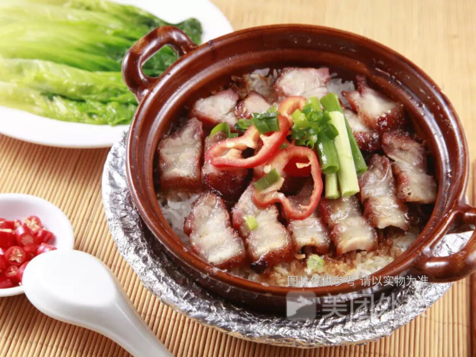 叉烧排骨煲仔饭图片