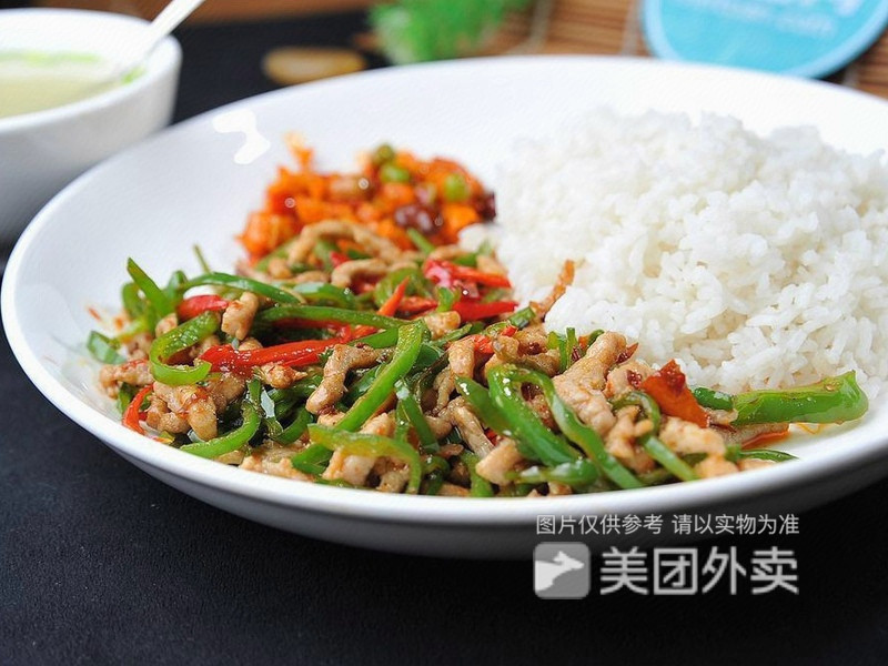 青椒肉丝盖饭图片