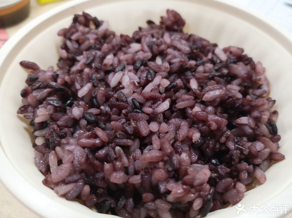 黑香米饭图片