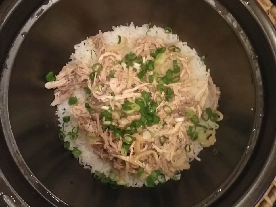 盐焗手撕鸡饭图片