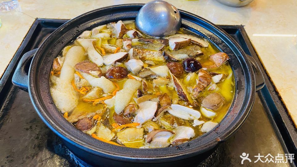 生态火塘野生菌土鸡火锅