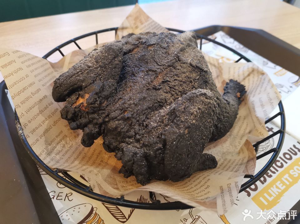 网红黑陨石炸鸡图片