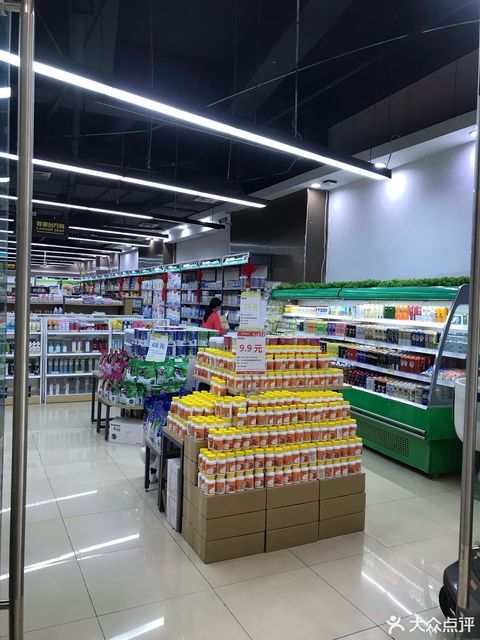 万达广场有超市吗