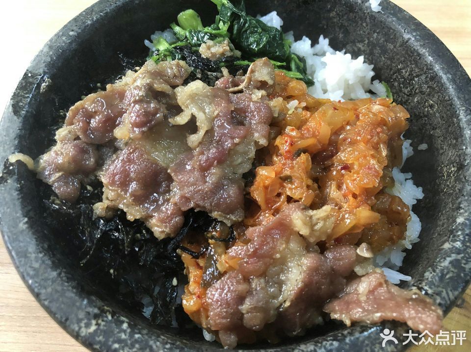 烤牛肉石鍋拌飯圖片