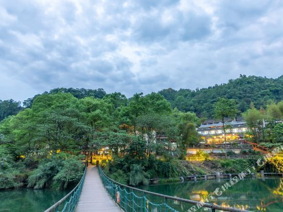 峨眉山雷洞坪山莊