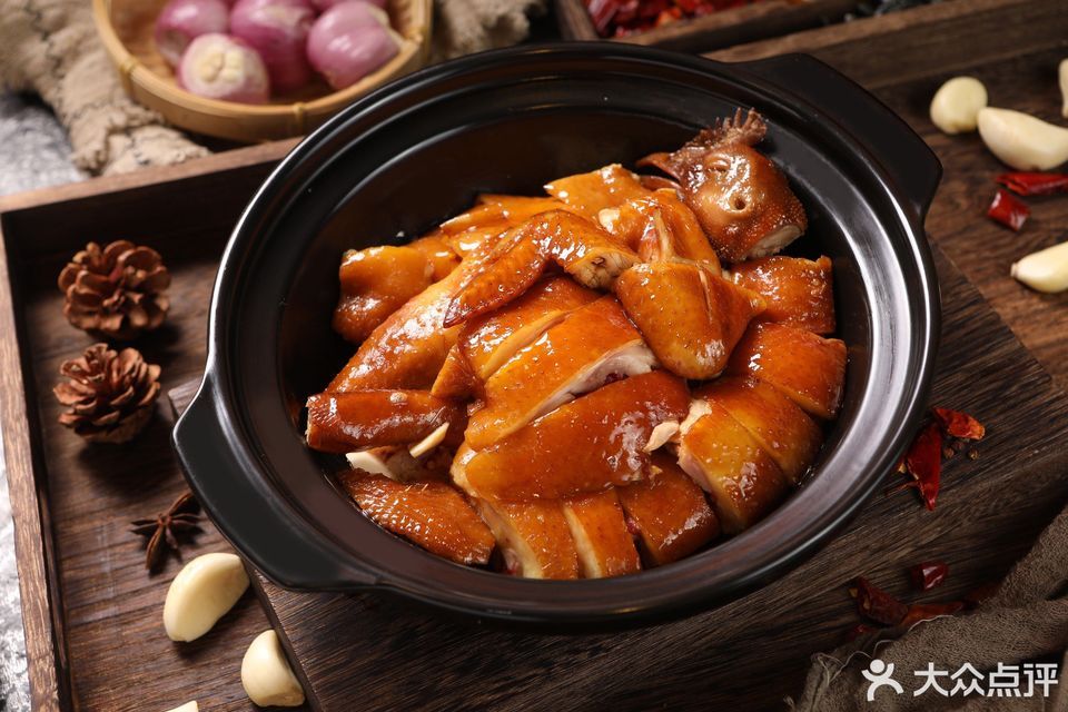 砂锅酱油鸡图片