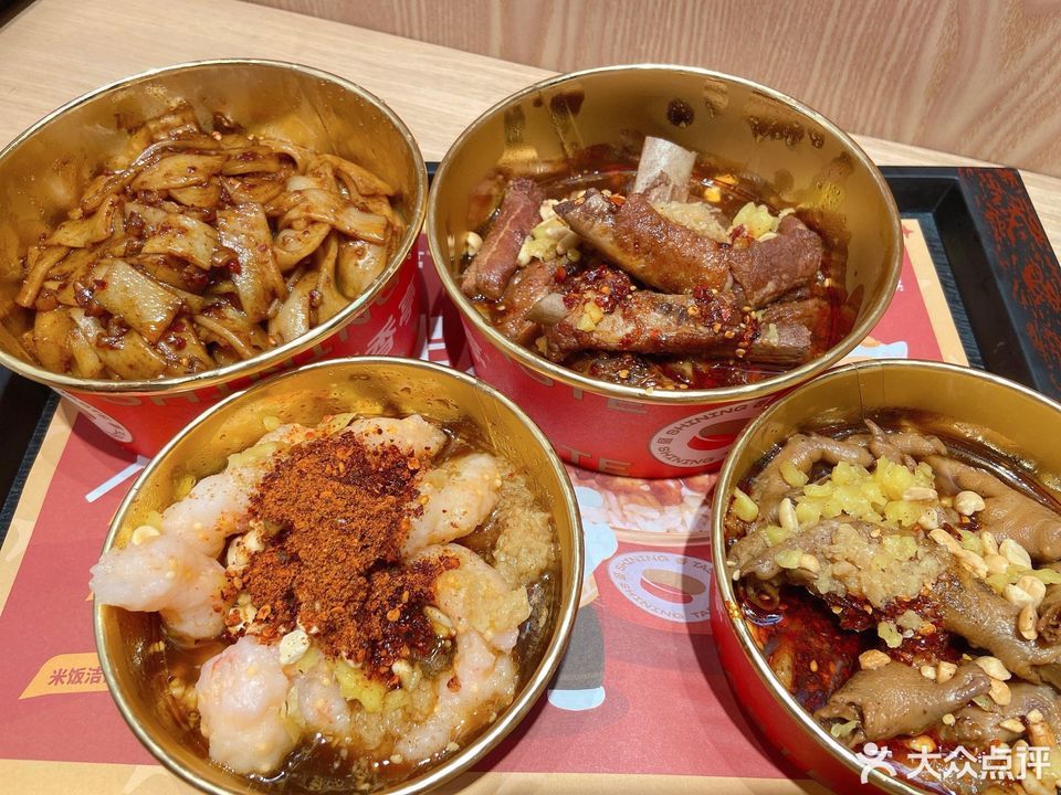 盛香亭新式热卤(优特汇店)位于珠海市香洲区银桦路102号优特汇地下一