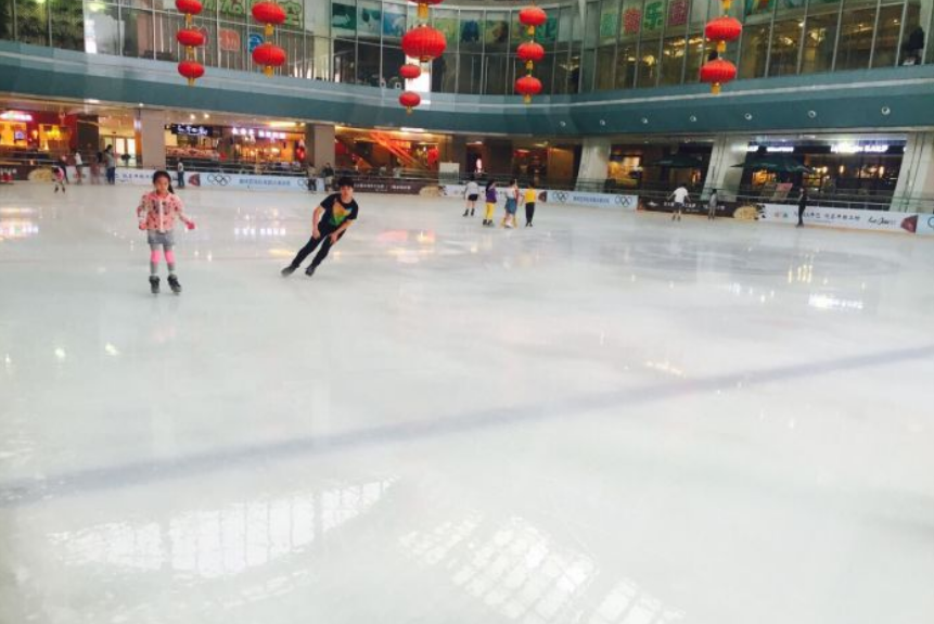 龙悦冰城滑冰场图片