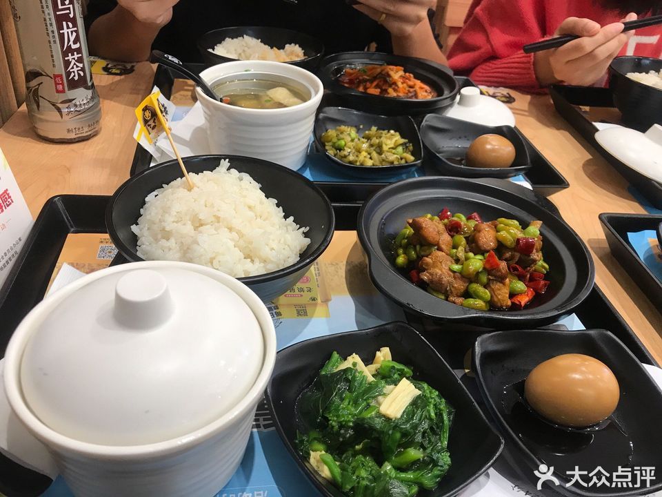 绍兴干菜扣肉套餐鱼香肉丝推荐菜:老娘舅位于上海市普陀区光新路华润