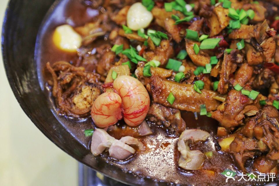 杜家鸡火锅推荐菜:沙道观杜家鸡(红星路店)位于荆州市沙市区红星路(近