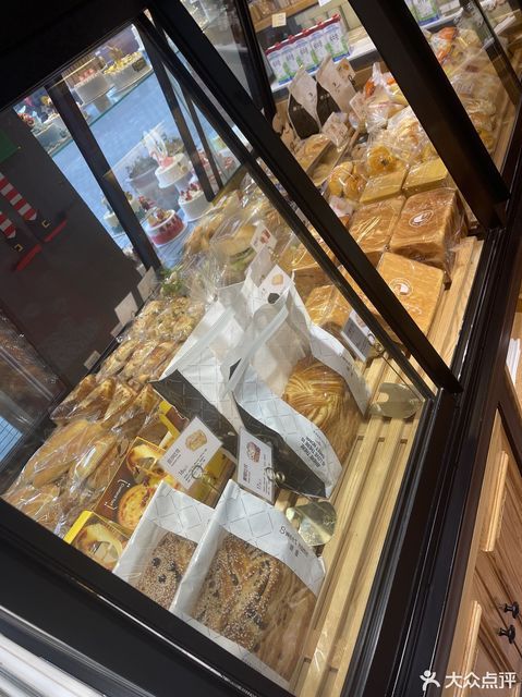 甜屋面包蛋糕(鹏辉新世纪店)位于大连市甘井子区海口路98号推荐菜