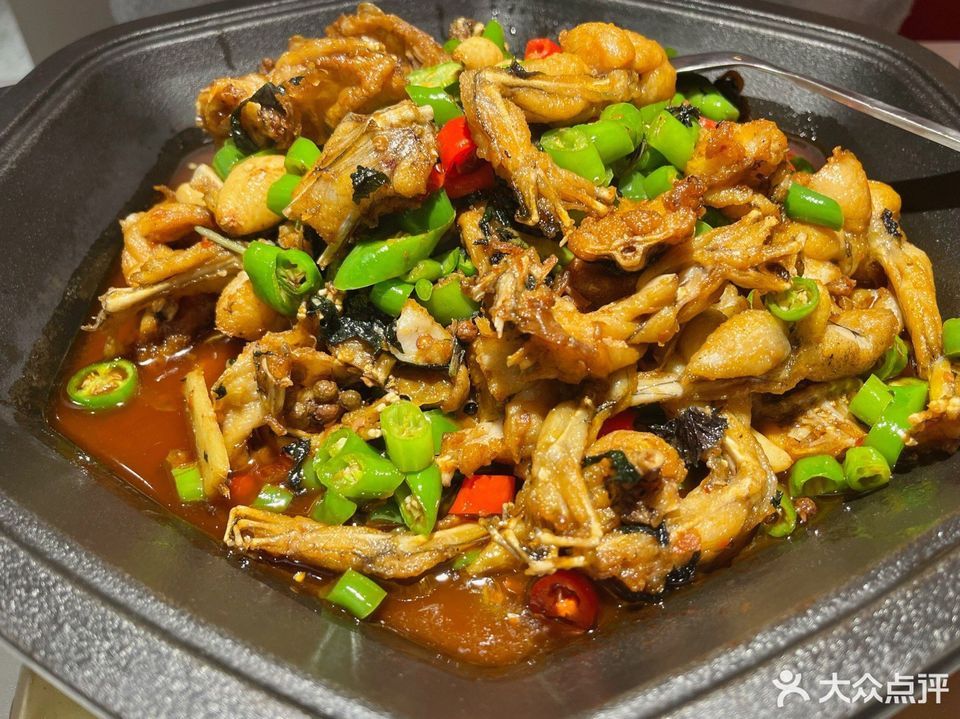 紫苏味牛蛙平锅图片