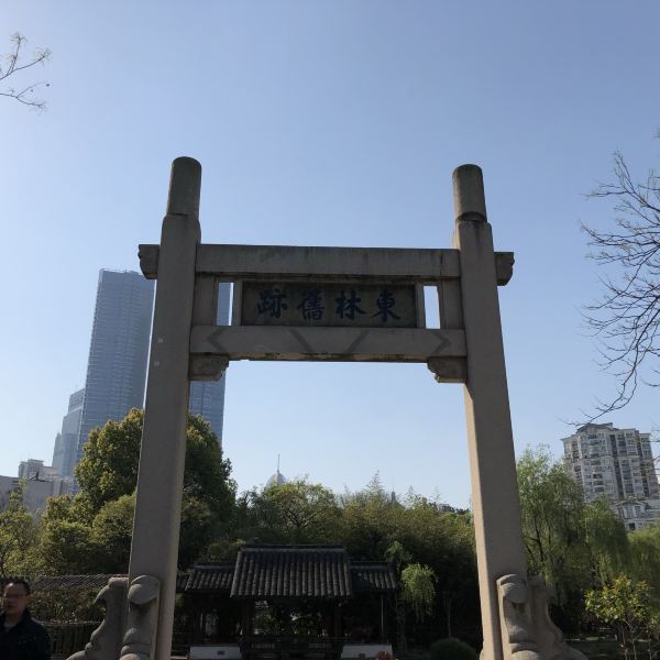 无锡市 休闲娱乐 景点公园 景点 > 东林广场  