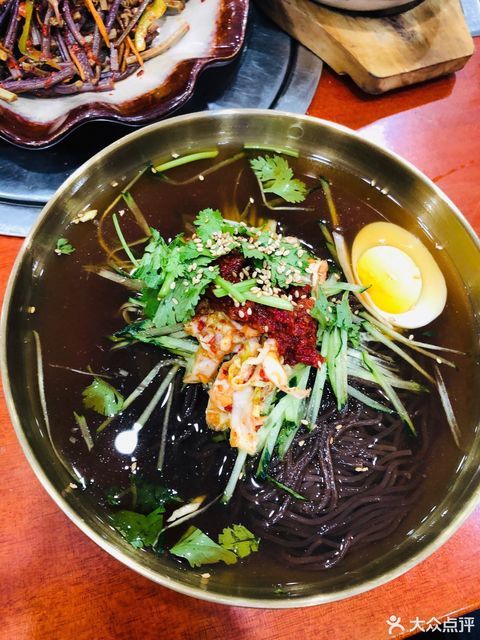 石锅拌饭推荐菜:老朴朝鲜风味(顾乡店)位于哈尔滨市道里区顾乡大街89