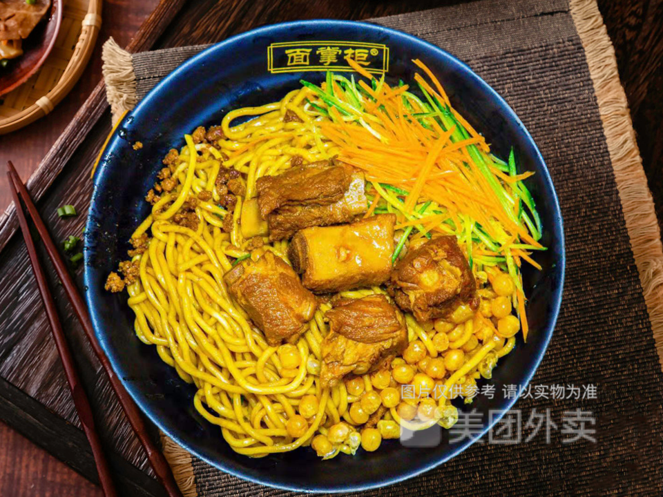 私房排骨拌面图片