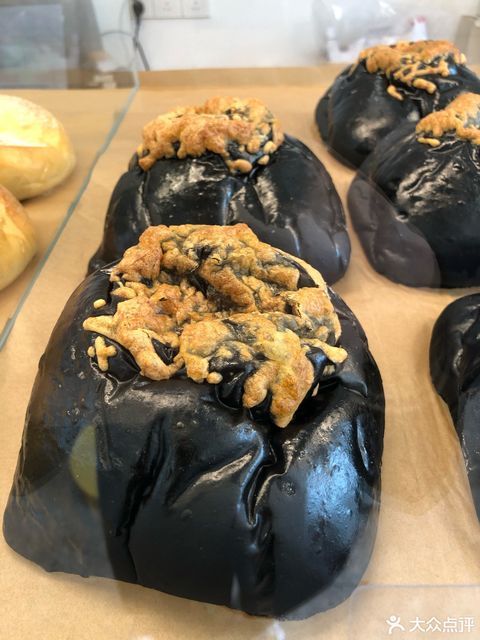 墨鱼肠仔面包