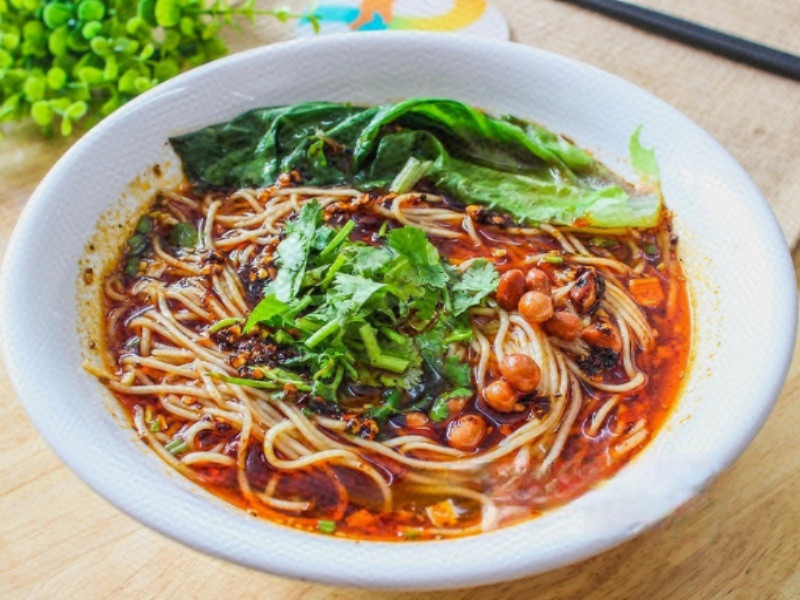 重庆小面的新篇章：斗士为传统美食注入现代活力