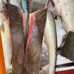 [色],今天特意调个头过来假装路过吃个便饭,咸菜汁灼沙白,沙白够大够