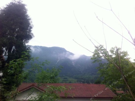 > 彭州宝山村农家乐