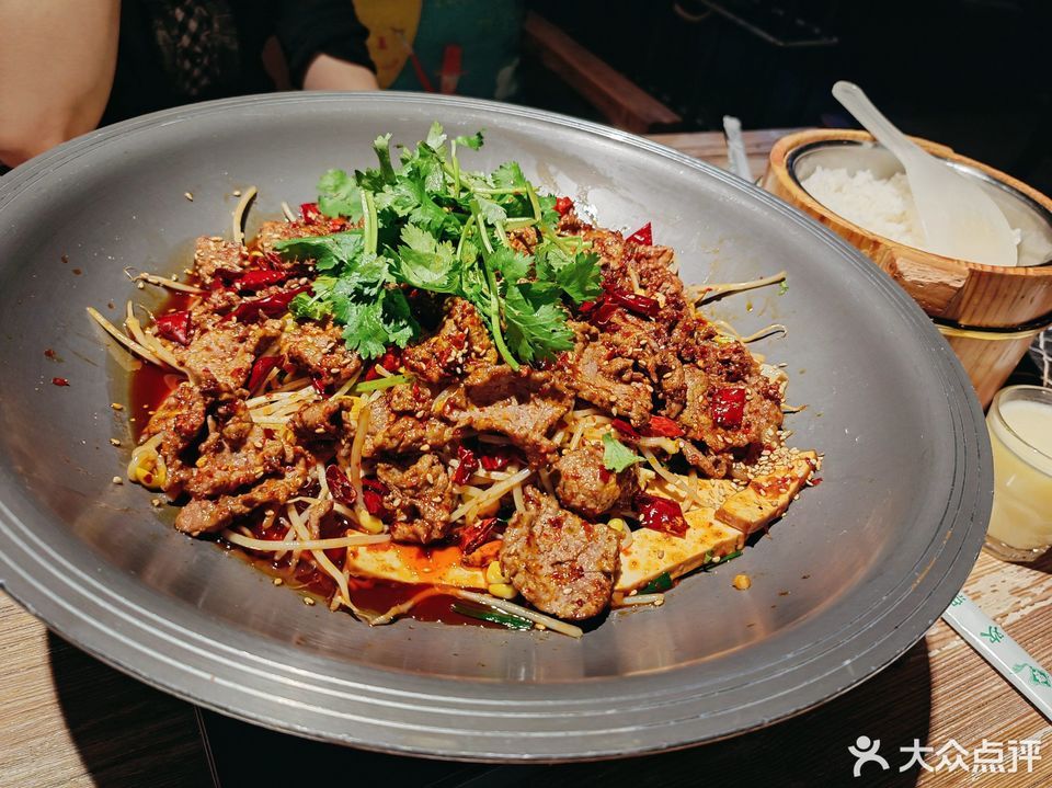 招牌秘制干锅牛肉图片