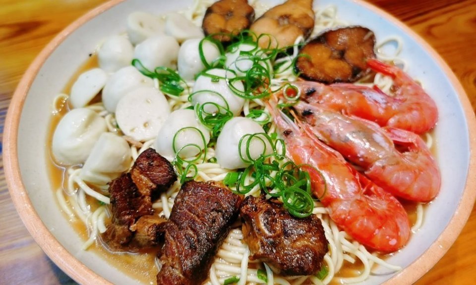 红虾熏鱼小排鱼丸面图片