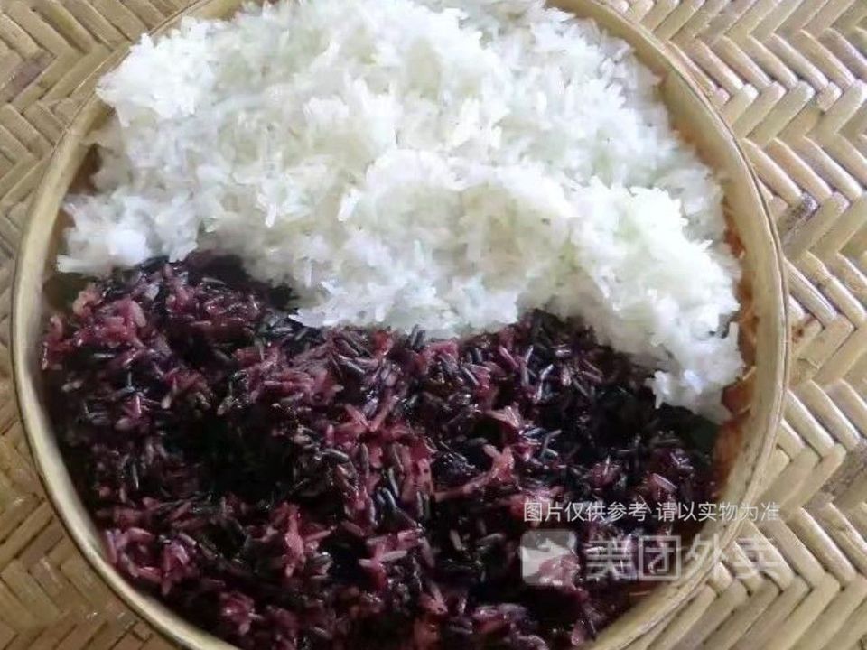 推荐菜:哨哆哩傣家糯米饭(滨港店)位于西双版纳傣族自治州景洪市勐海