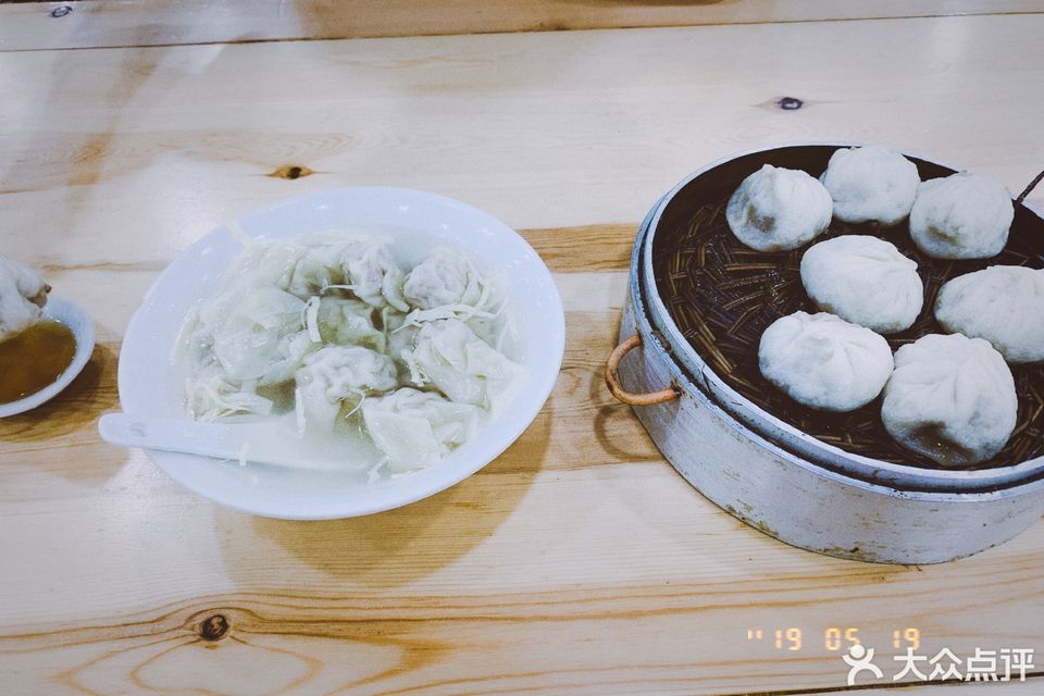 嵊州小笼生煎馄饨