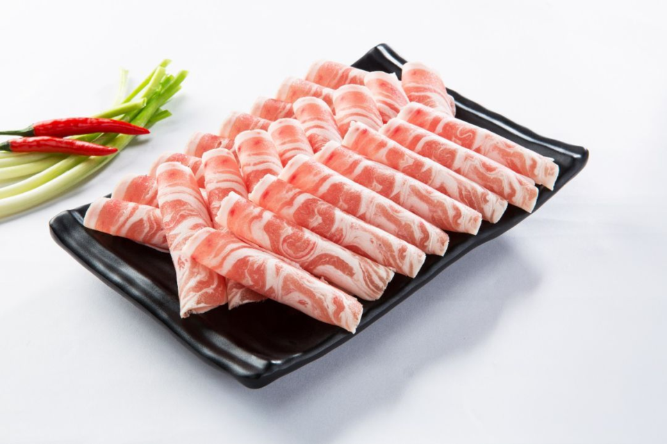 草原羔羊排肉卷图片