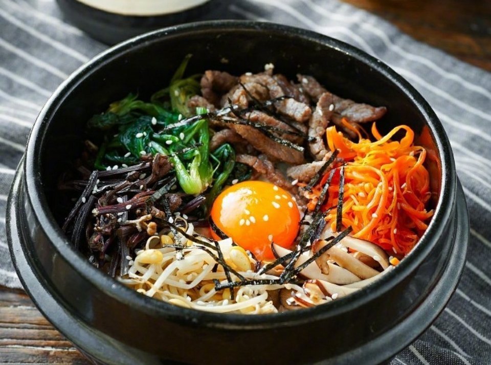 特色石锅拌饭图片