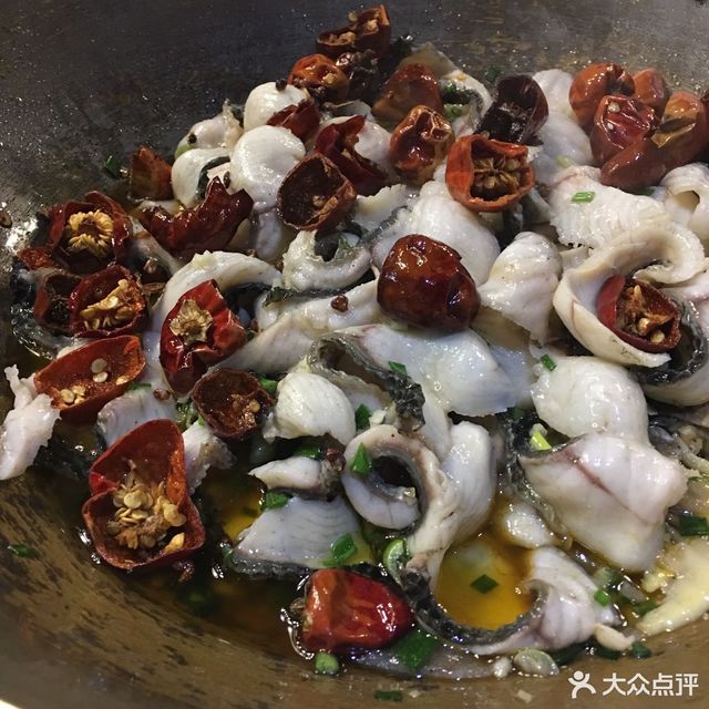 乾鍋魚金椒烏魚推薦菜:百歲魚百歲餐飲(中國)連鎖機構位於蘇州市吳中