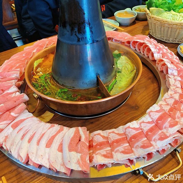 东镇老火锅位于青岛市胶州市福州南路97号宝龙城市广场4楼中厅推荐菜