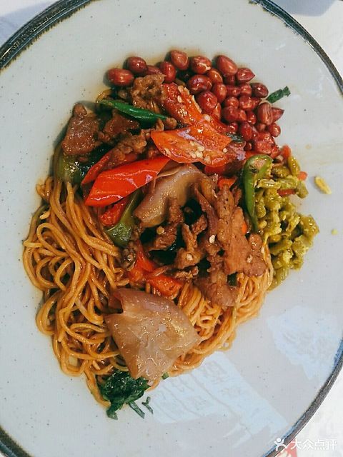 招牌辣椒炒肉干挑面图片