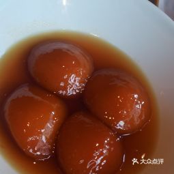 一进门就有服务员热情的接待,说您好欢迎到阁里辣一下,米饭也很有特色