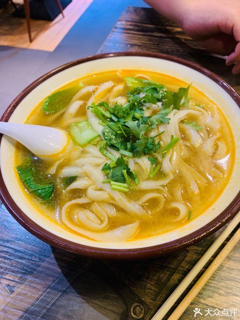 青菜刀削面图片