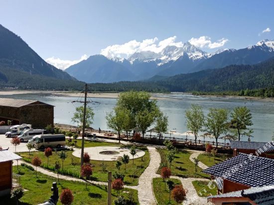 在哪,在哪里,在哪儿):林芝市波密县古乡村林芝古乡国际青年旅舍电话