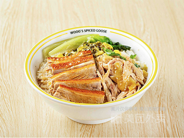 卤鸭肉拼手撕鸡饭图片