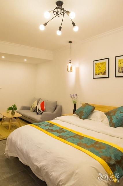 (怎么样,怎样,好不好,口碑):会员3730:离景区比较近,穿出小巷过了桥洞