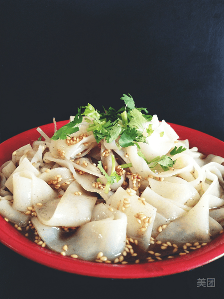 擀面皮推荐菜:小安凉皮(海天小区店)位于宿迁市泗阳县海天小区北大门