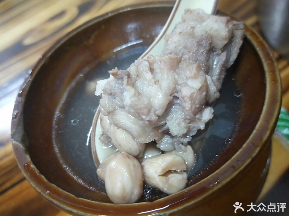 花生排骨汤图片