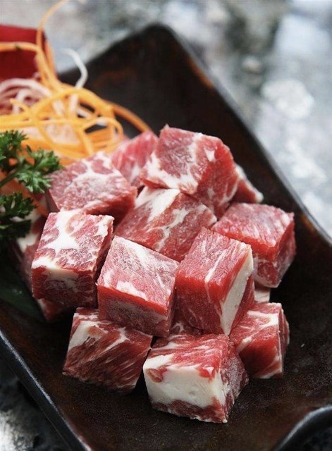 雪花牛肉粒图片