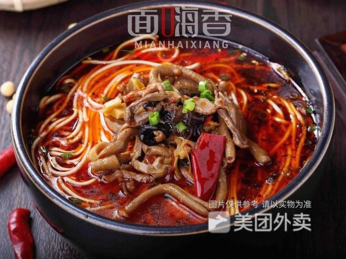 雜醬麵泡椒雞雜酸辣粉推薦菜:常面餛飩店位於上海市閔行區碧江路295-2