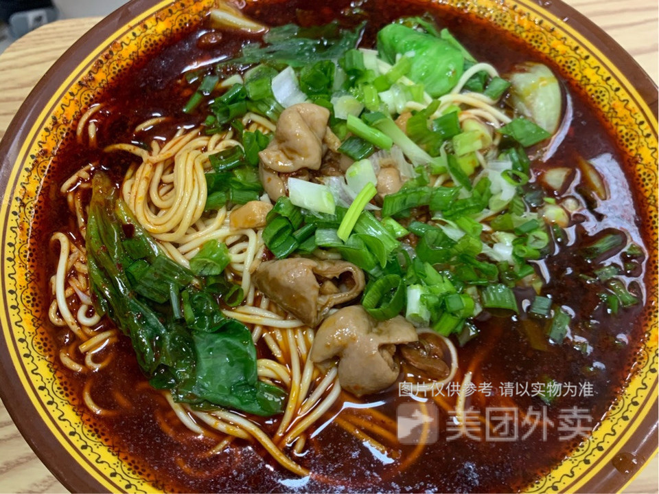 麻辣肥肠米线麻辣牛肉面推荐菜:何家烧鸡公牛肉面位于郑州市中牟县府