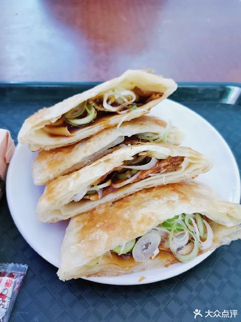 推荐菜:乾福聚熏肉大饼(民勇店)位于大连市沙河口区西安路56号地下一