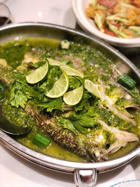 青柠檬酸汤鲈鱼图片