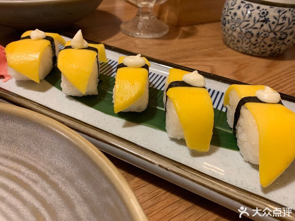 芒果手握寿司图片