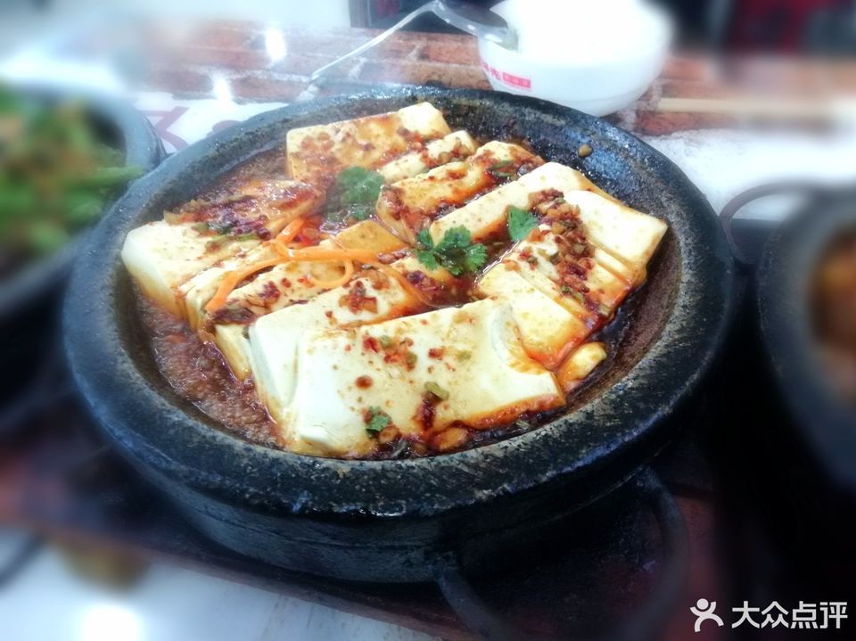 石锅土豆条石锅红烧肉推荐菜:石味先(古塔区旗舰店)位于锦州市上海路