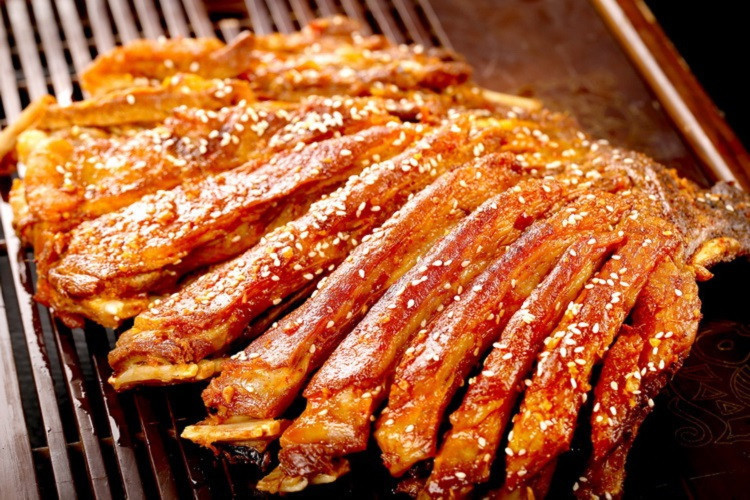 悦味秘制烤羊排图片