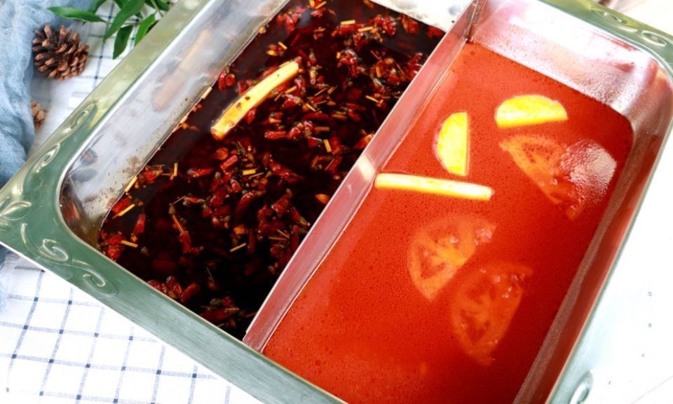 番茄牛肉鸳鸯锅底图片