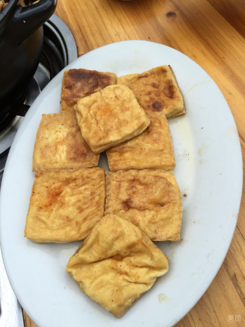 推荐菜:一品农家·龟山分店位于玉林市玉州区玉东新区茂林镇大芦村七