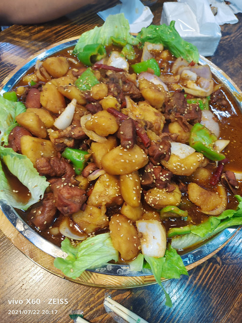 推荐菜:烧烤摇滚炒鸡位于临汾市隰县龙泉街财政局对面